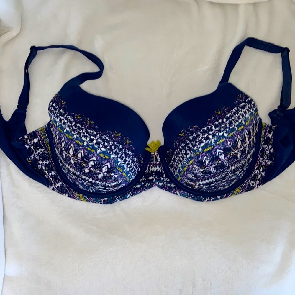 Victoria’s Secret Navy bra 34DDD